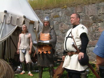 Was trugen die Ritter drunter?